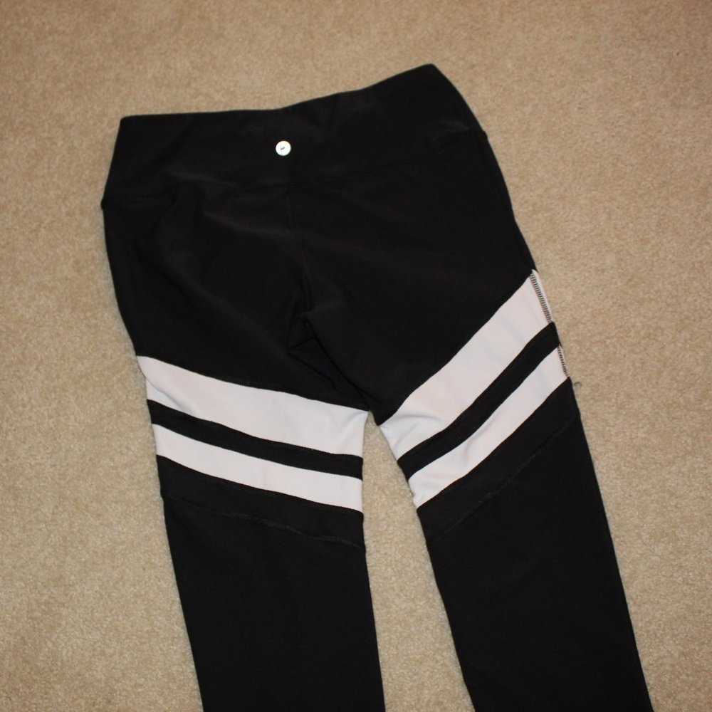 Capris Length Leggings With Stripes - Picture 4 of 4
